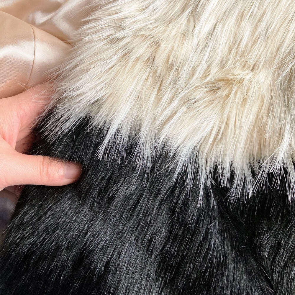 NWT Express Color Block Faux Fur White Black Coat Jacket Size XS TP - Picture 10 of 13